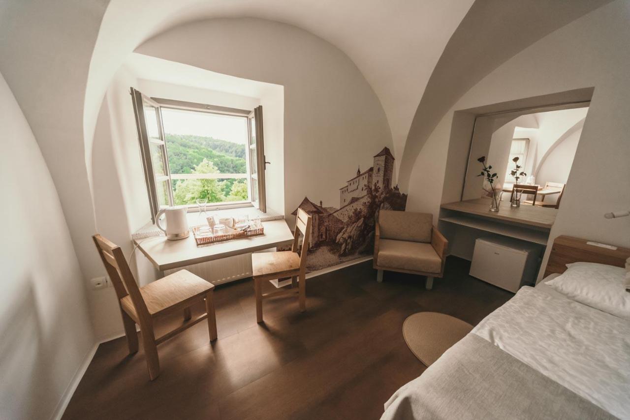 Rooms & Apartments Podsreda Castle Extérieur photo