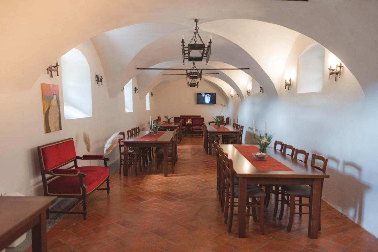 Rooms & Apartments Podsreda Castle Extérieur photo